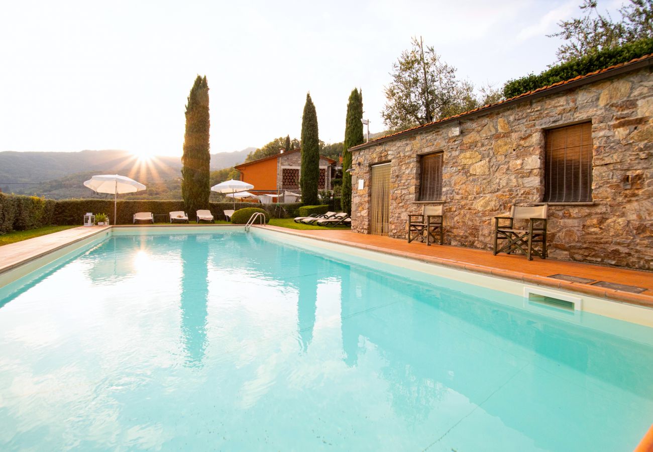 Appartamento a Borgo a Mozzano - Casetta di Butia, Glicine apartment with pool