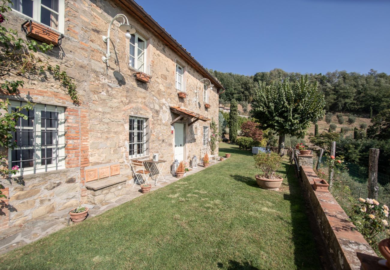 Villa a Capannori - Villa Iris with Swimming Pool