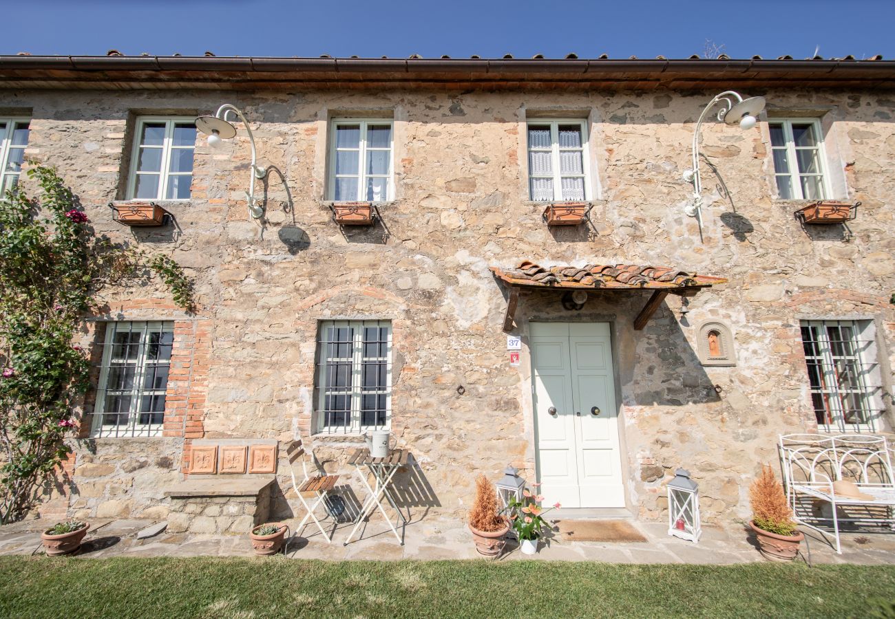 Villa a Capannori - Villa Iris with Swimming Pool