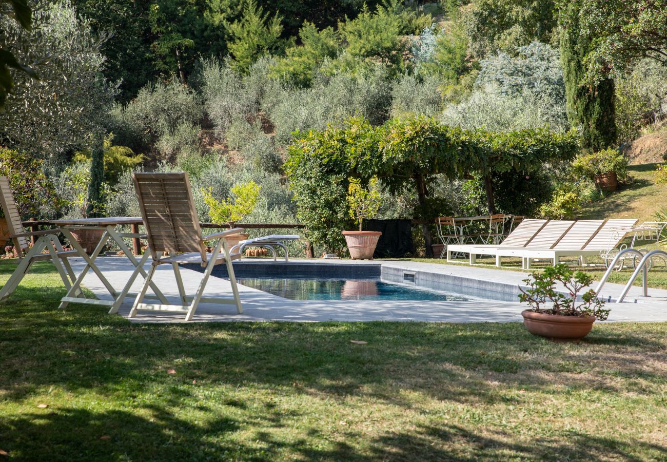 Villa a Capannori - Villa Iris with Swimming Pool