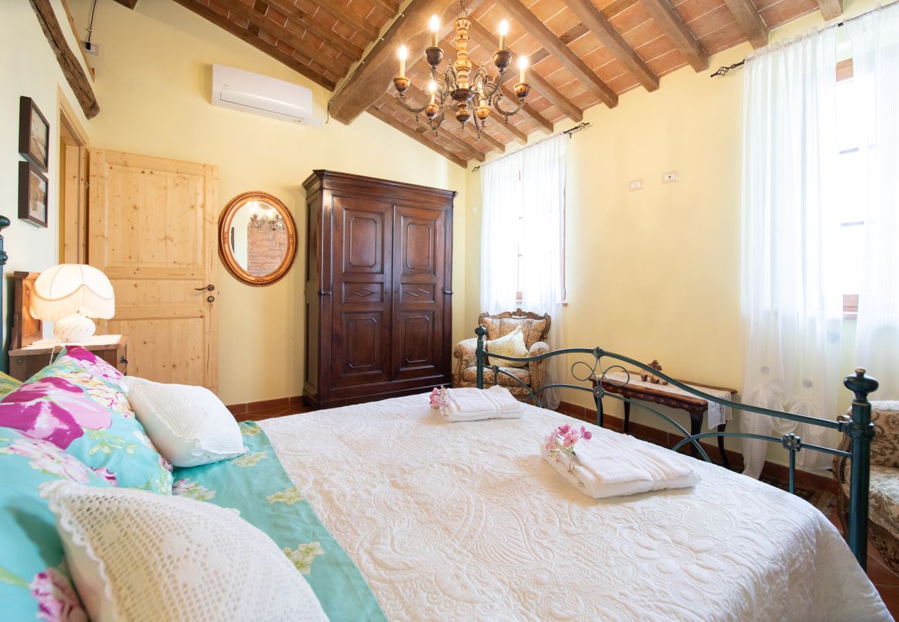 Appartamento a Porcari - Colle Apartment with Swimming Pool