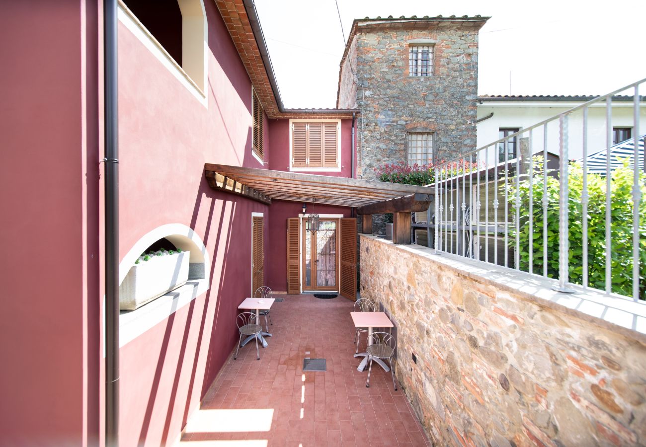 Appartamento a Porcari - Colle Apartment with Swimming Pool