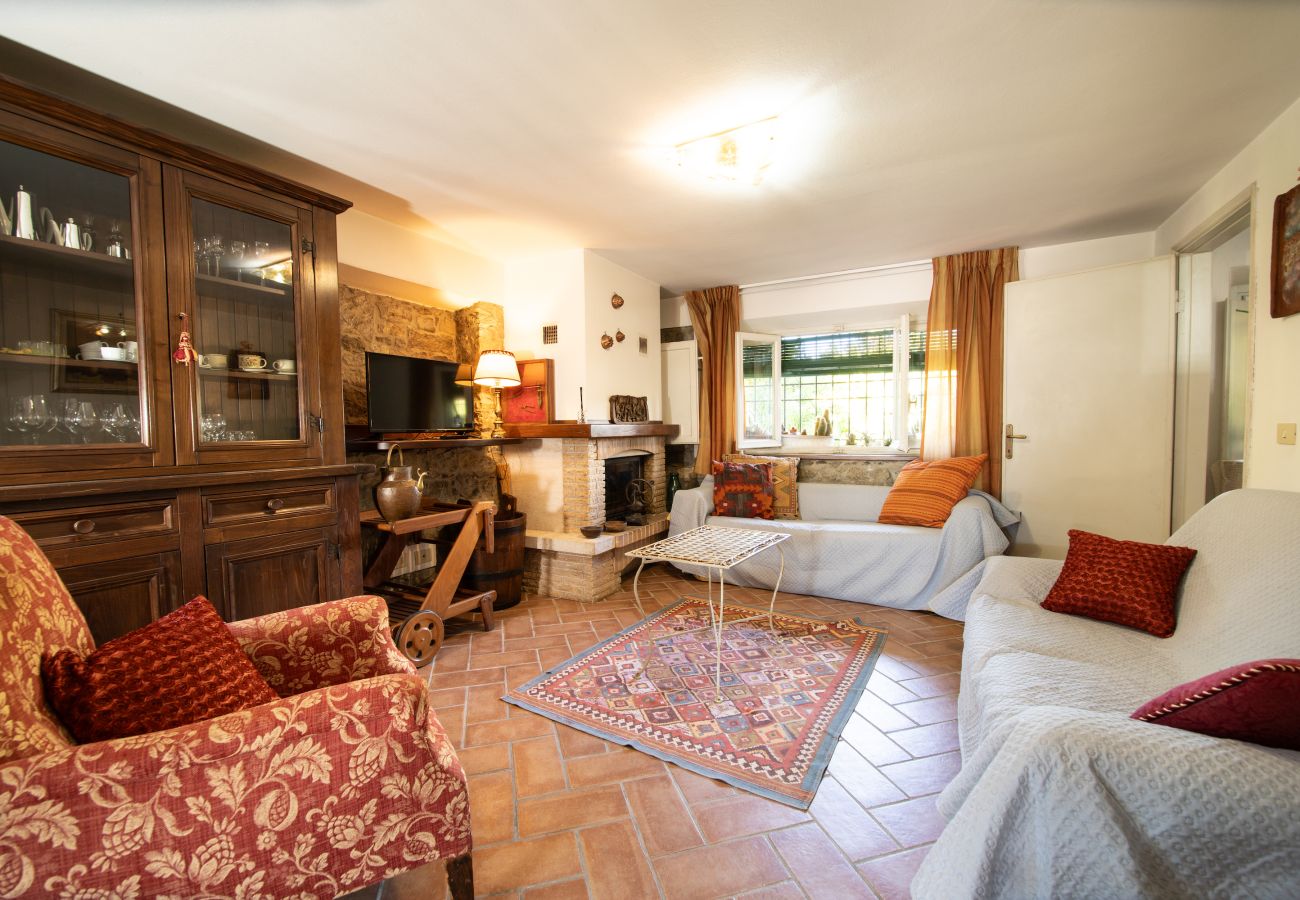 Appartamento a Lucca - La Polla Apartment with Swimming Pool