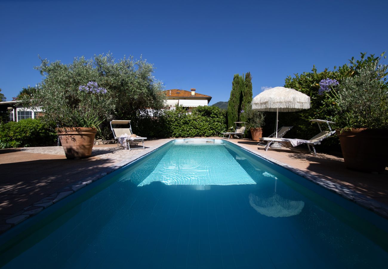 Appartamento a Lucca - La Polla Apartment with Swimming Pool