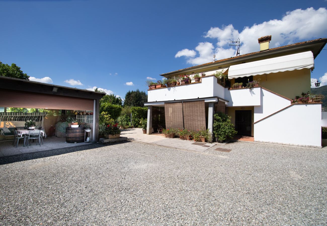 Appartamento a Lucca - La Polla Apartment with Swimming Pool