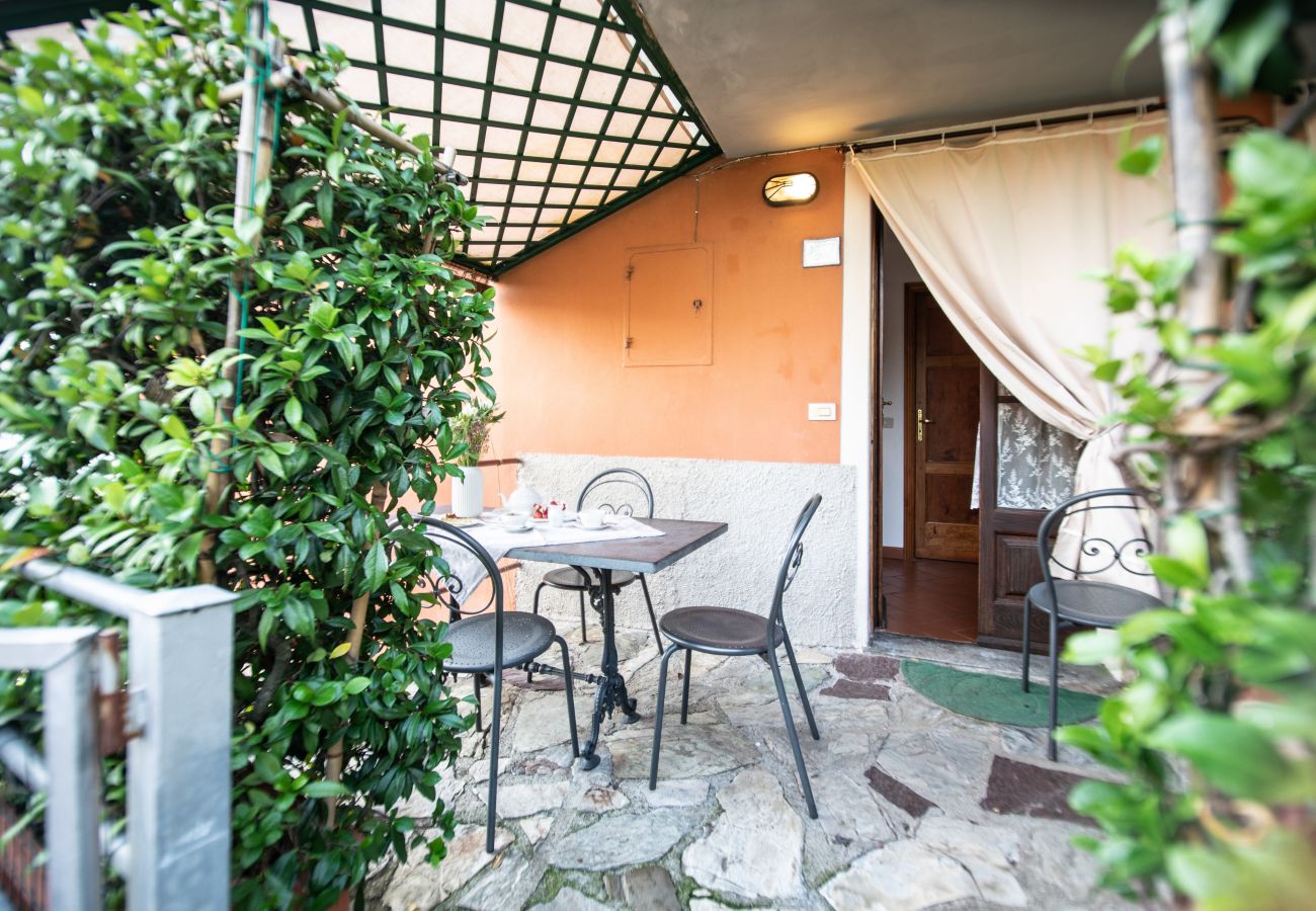 Ferienwohnung in Borgo a Mozzano - Casetta di Butia, Iris apartment with  pool