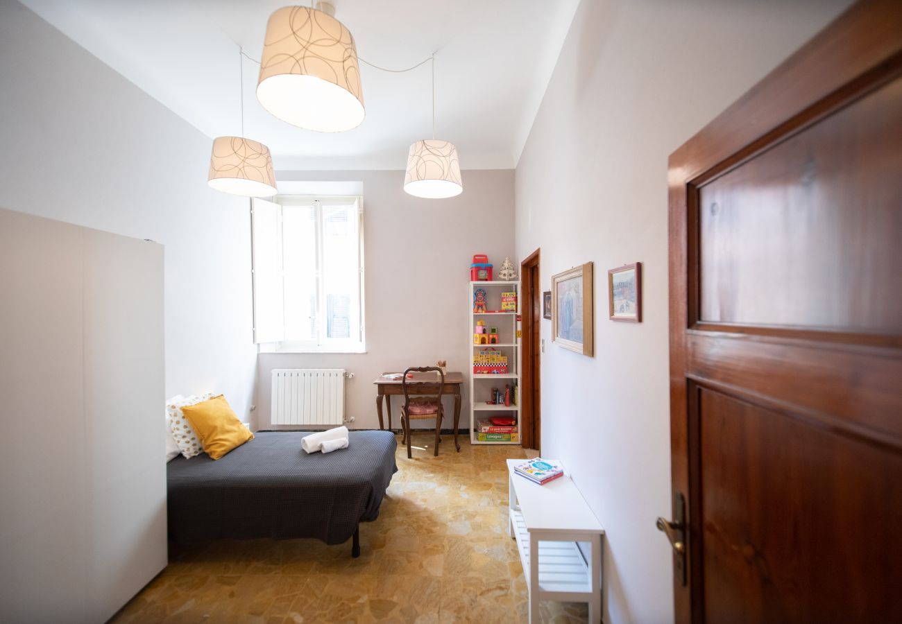 Ferienwohnung in Lucca - Re Migio Apartment with Terrace and Lift