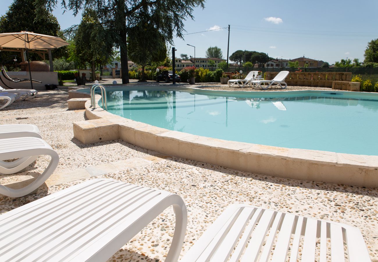 Ferienwohnung in Capannori - Giulia Apartment with Swimming Pool