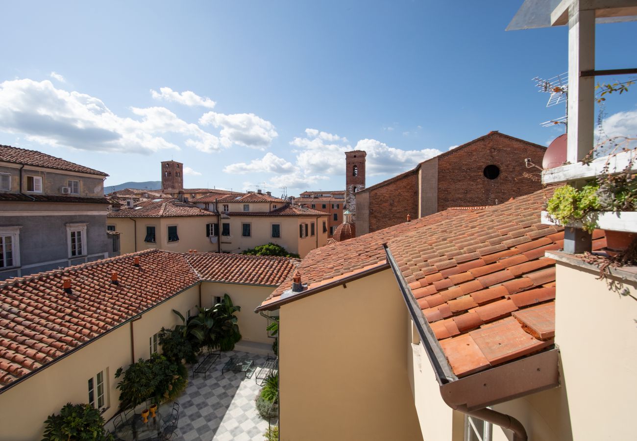 Ferienwohnung in Lucca - Residenza al Pavone Luxury with Terrace