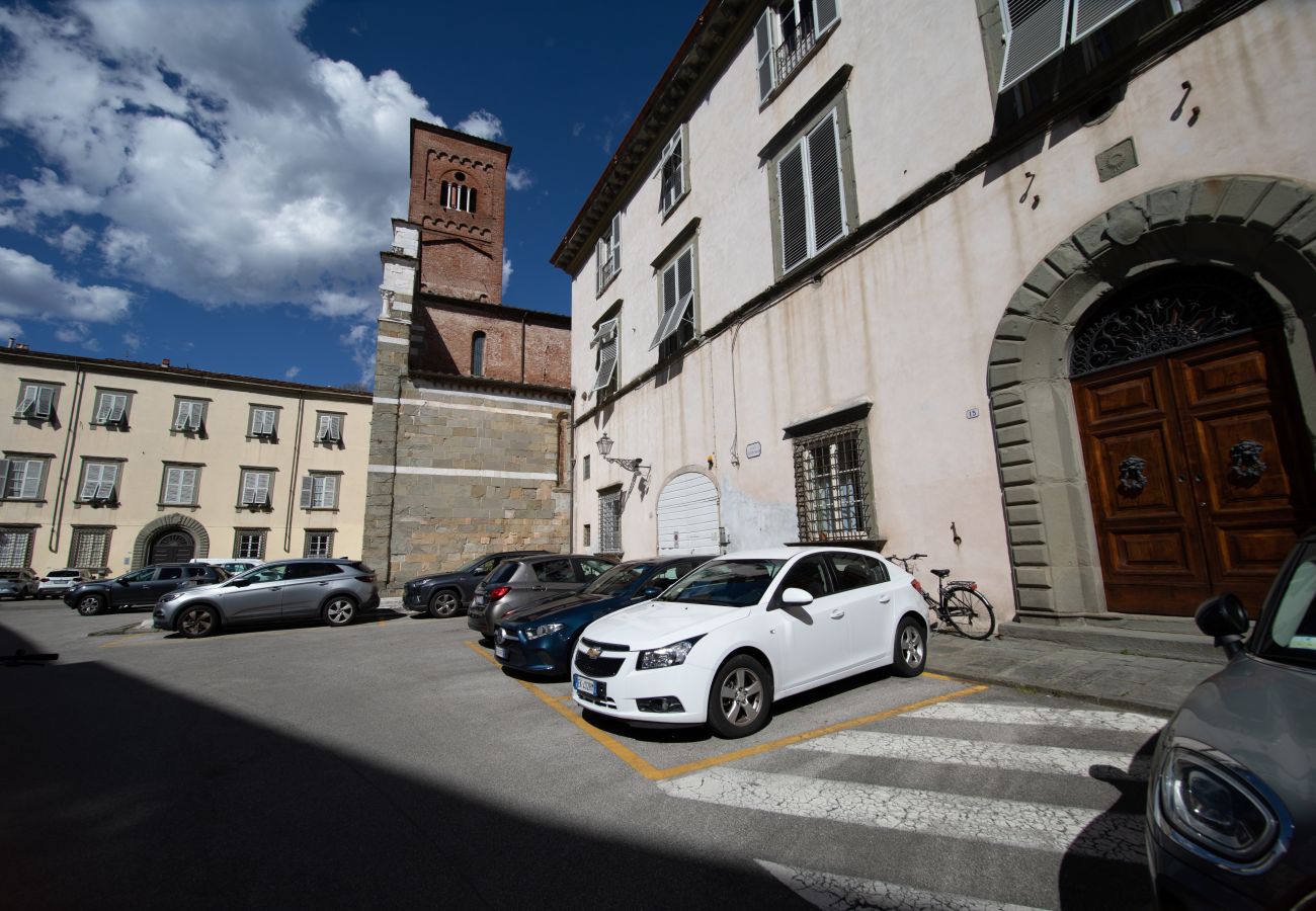 Ferienwohnung in Lucca - Venus Luxury Apartment in Center Town