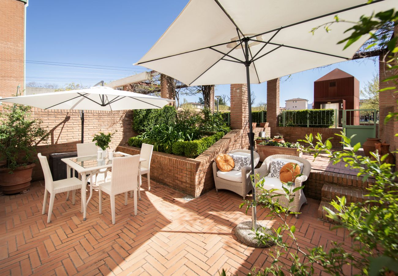 Ferienwohnung in Lucca - Garden Terrace Luxury Flat in Center Town