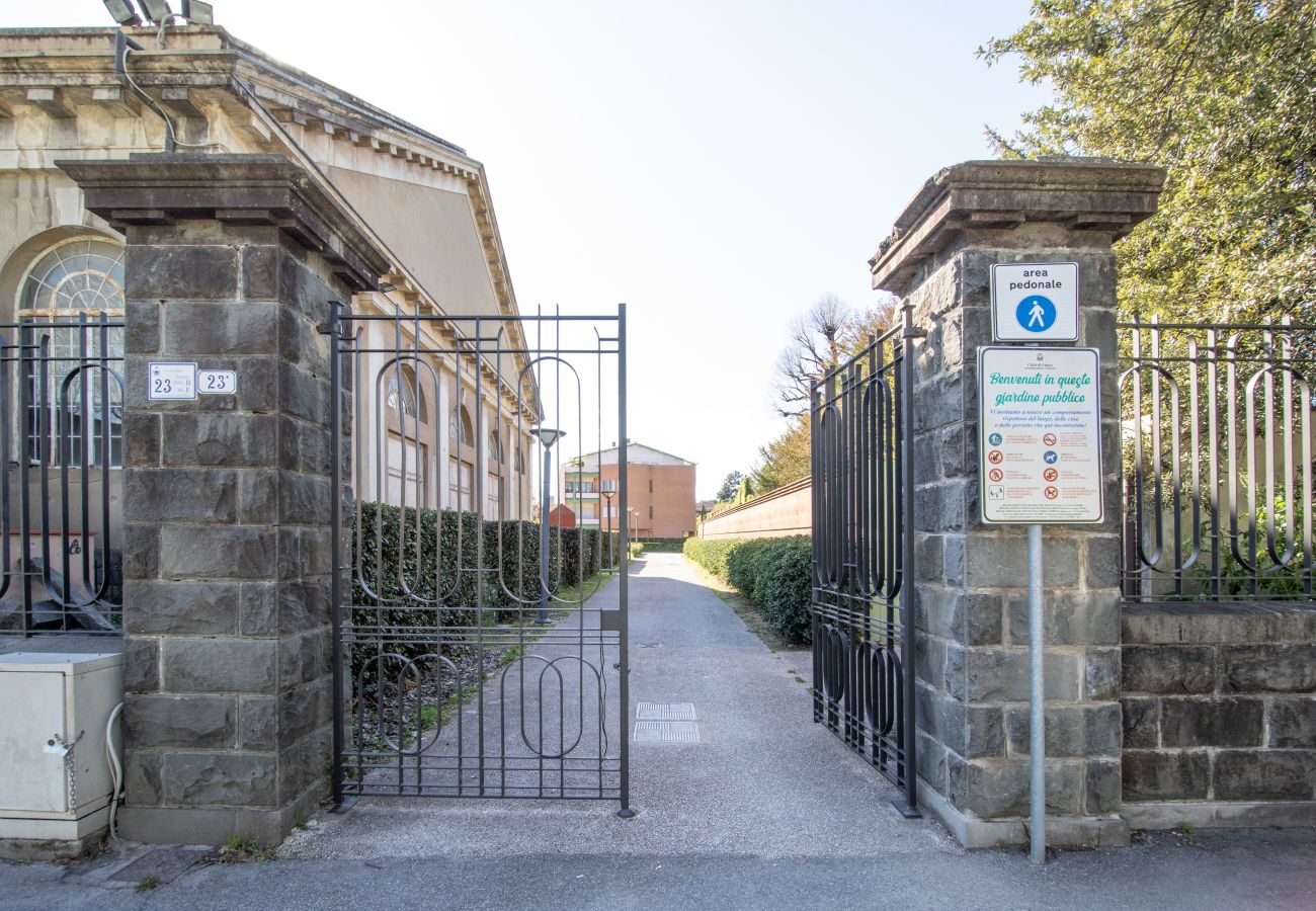 Ferienwohnung in Lucca - Garden Terrace Luxury Flat in Center Town