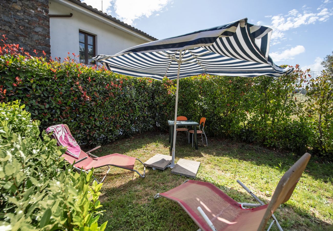 Ferienwohnung in Porcari - Sole Apartment with Swimming Pool