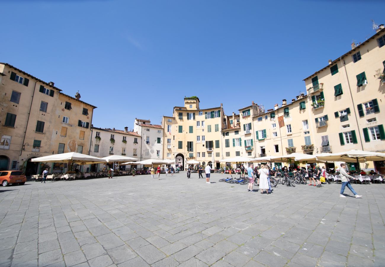 Ferienwohnung in Lucca - Casa Claudette in center town with terrace