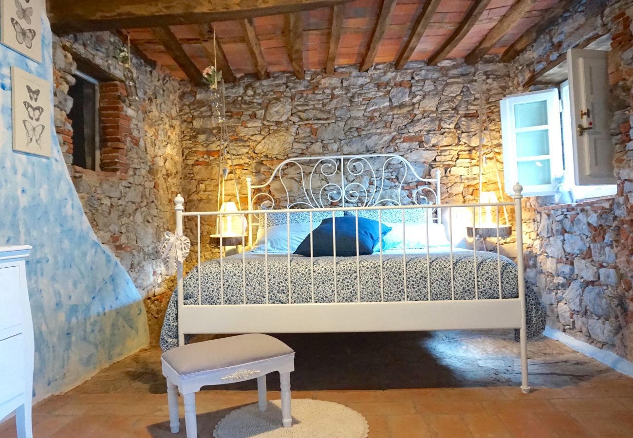 Rent by room in Chiatri - Camera La Piccionaia with Swimming Pool