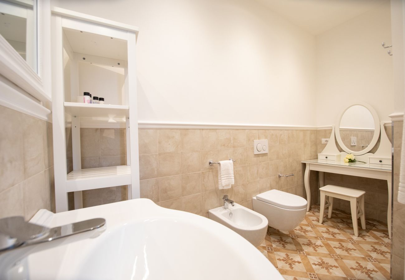 Apartment in Lucca - Villa Barsotti Luxury Apartment Close Center Town