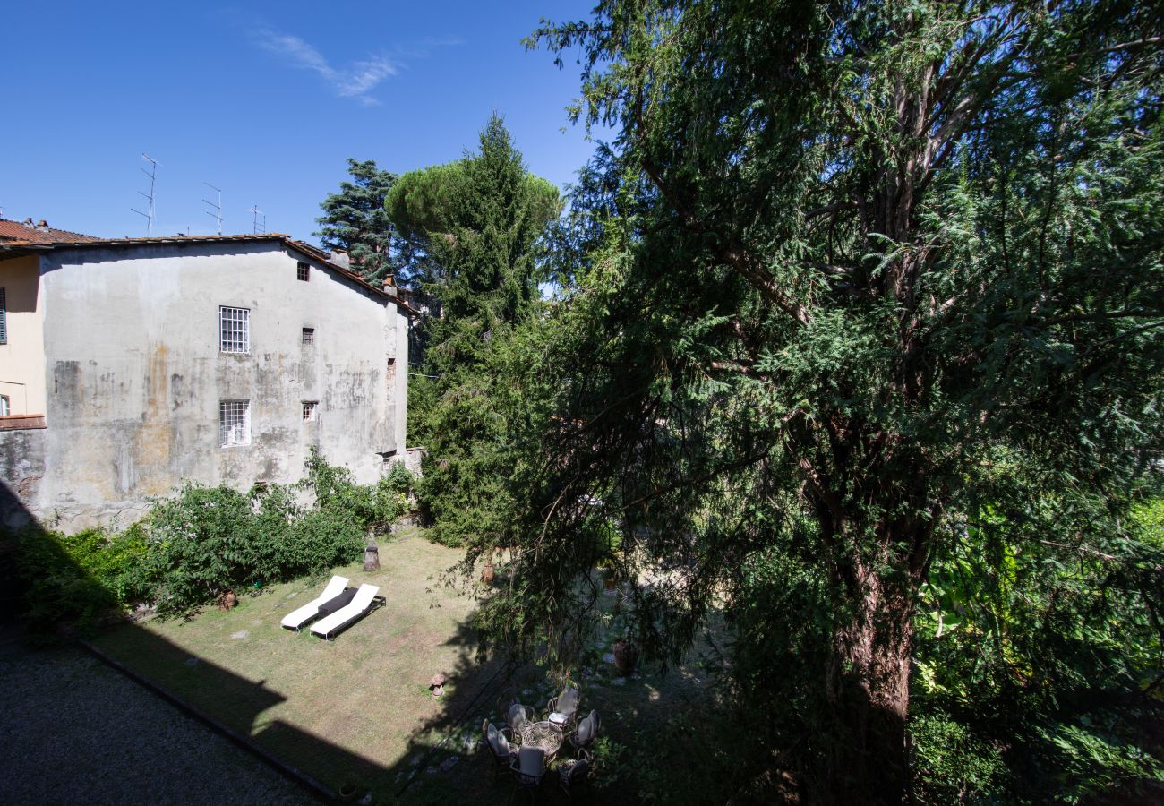 Apartment in Lucca - Lo Studiolo Luxury Suite in Center Town