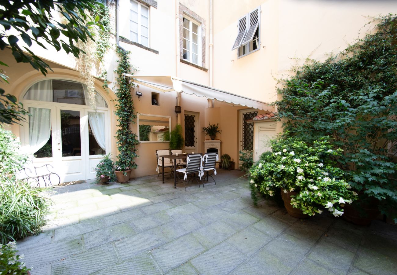 Apartment in Lucca - Casa Clara Luxury with Terrace