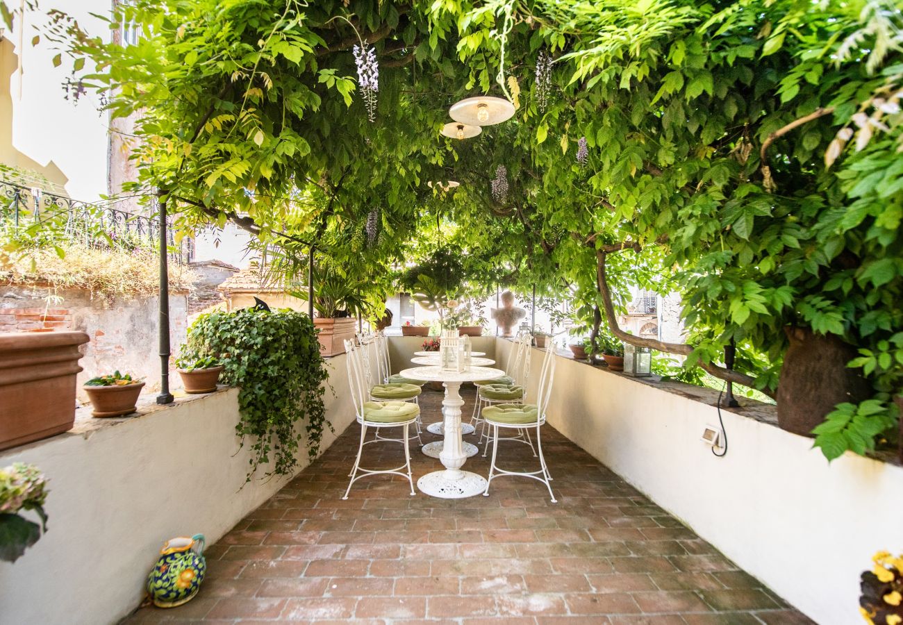 Apartment in Lucca - Sant'Agostino Luxury Apartment with Terrace