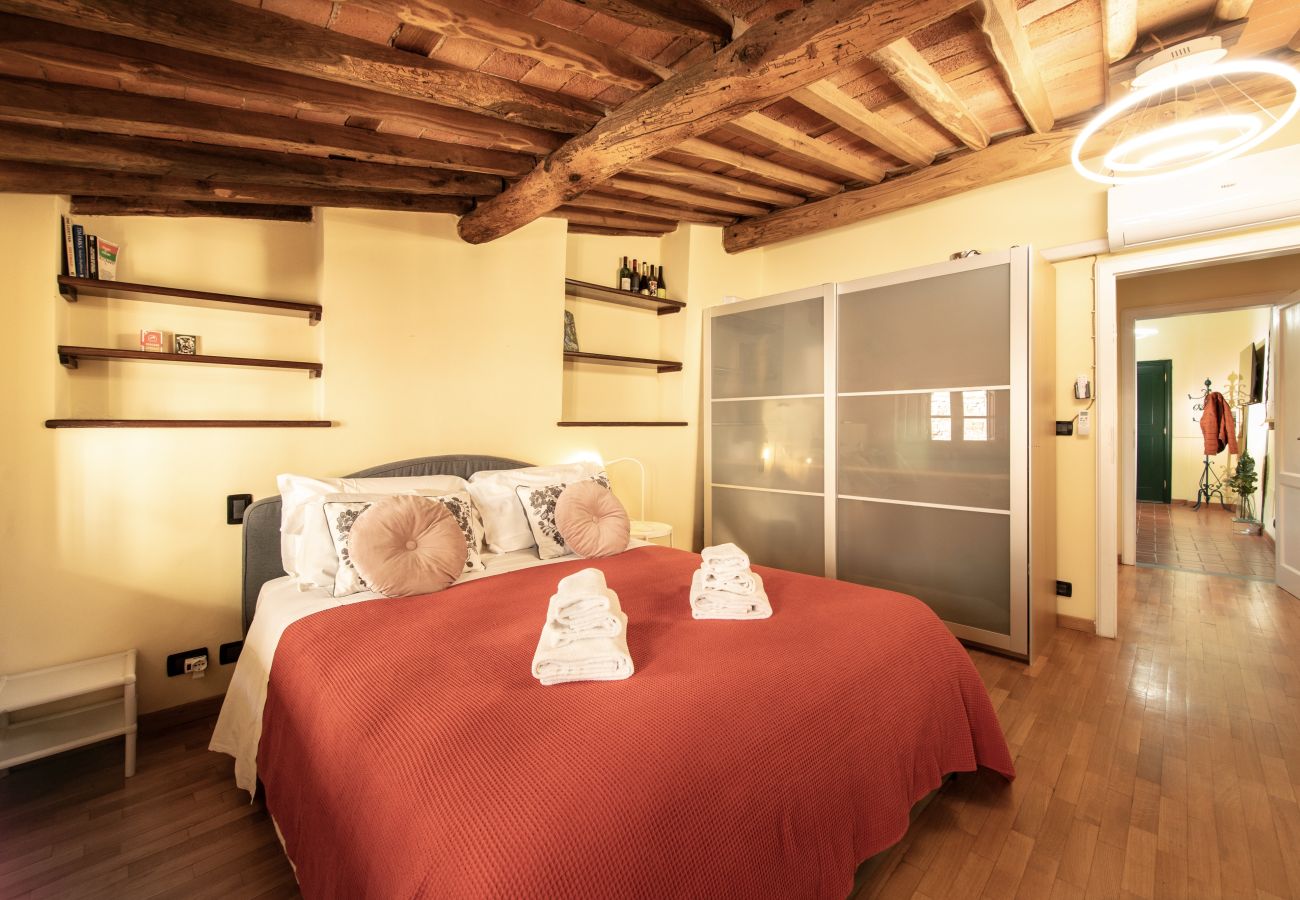 Apartment in Lucca - La Casa di Riccardo Cosy in Center Town