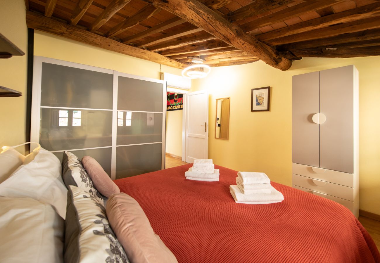 Apartment in Lucca - La Casa di Riccardo Cosy in Center Town