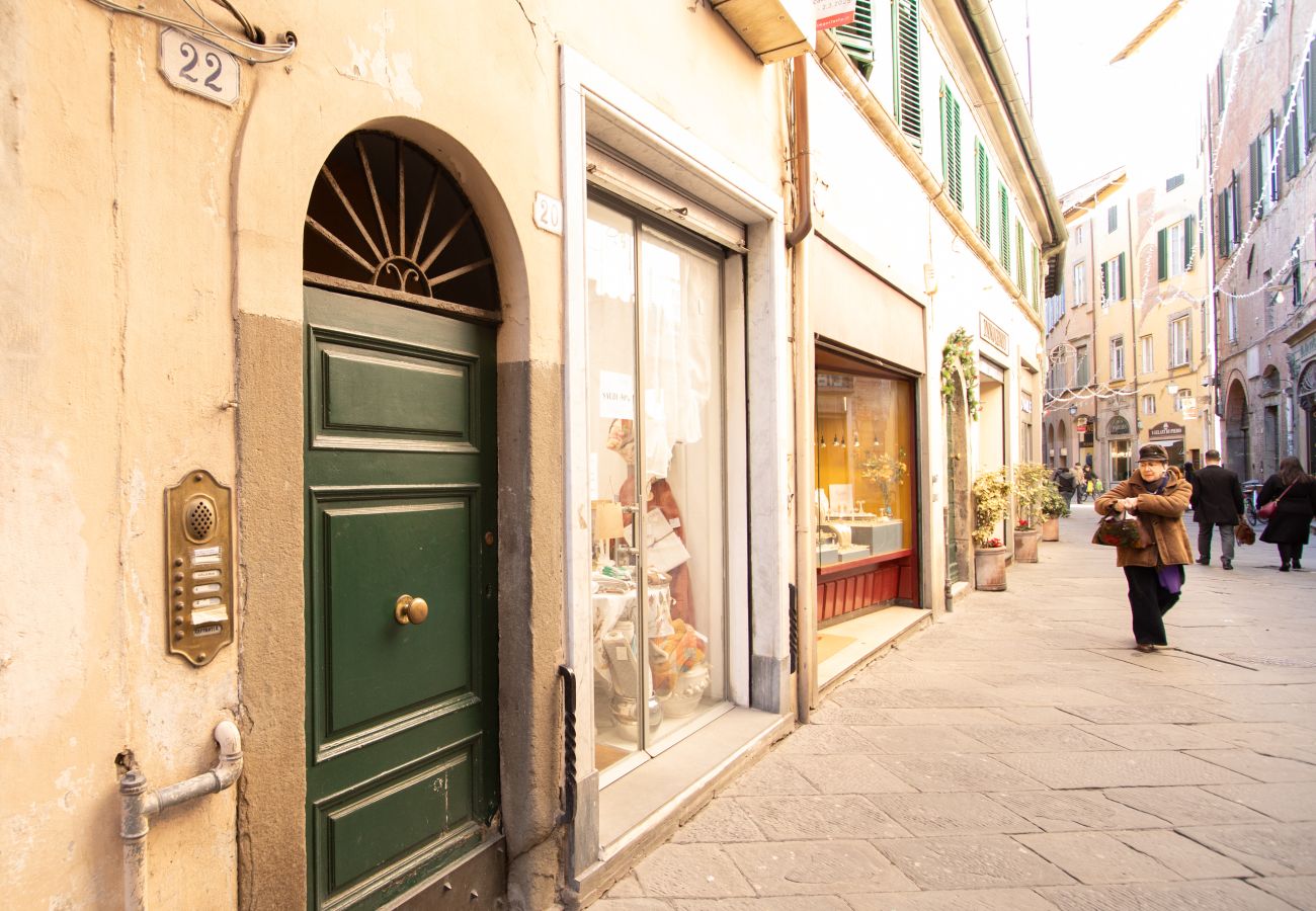 Apartment in Lucca - La Casa di Riccardo Cosy in Center Town