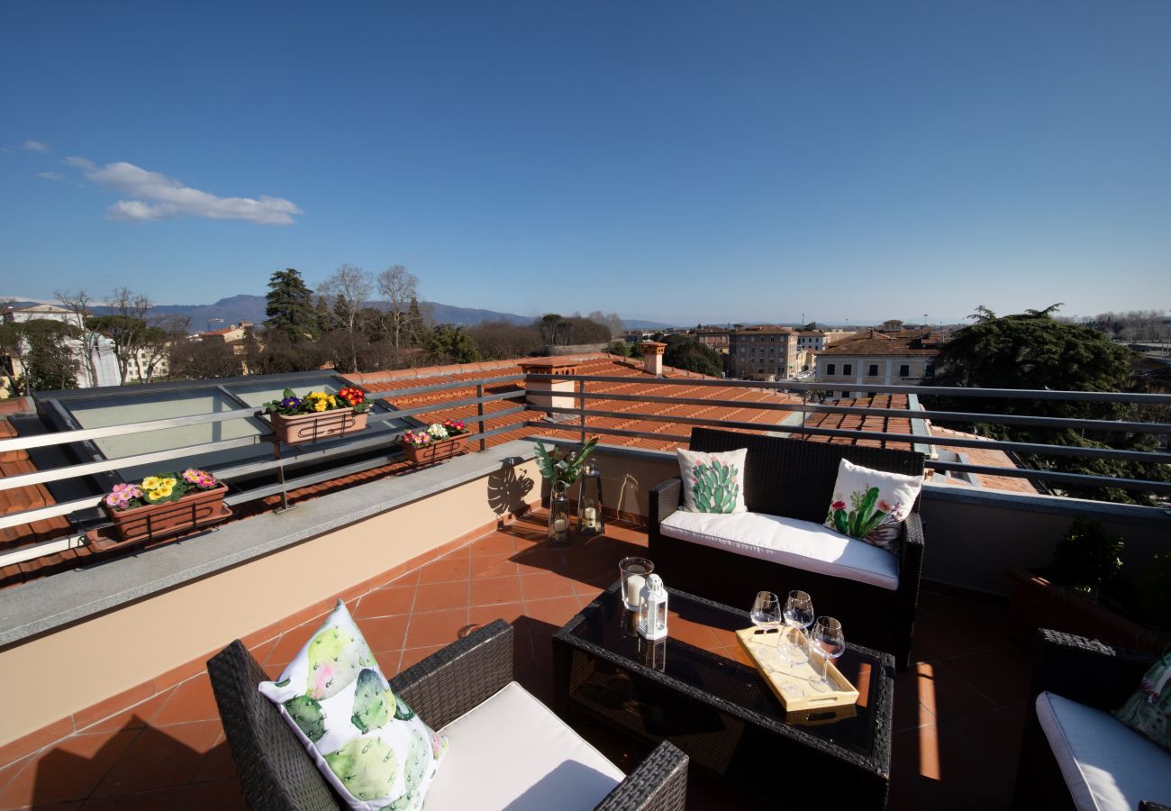 Apartamento en Lucca - Rooftop Delight with Terrace