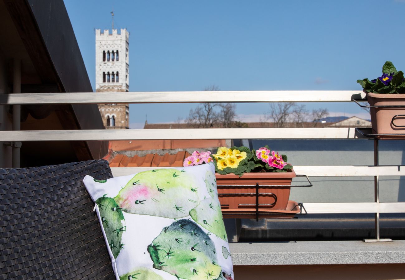 Apartamento en Lucca - Rooftop Delight with Terrace