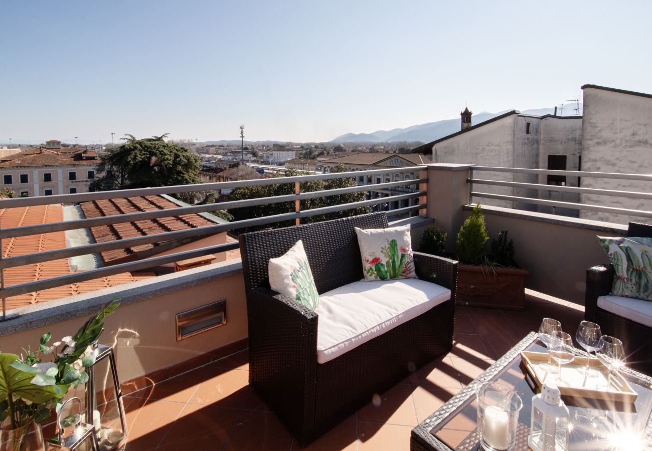 Apartamento en Lucca - Rooftop Delight with Terrace