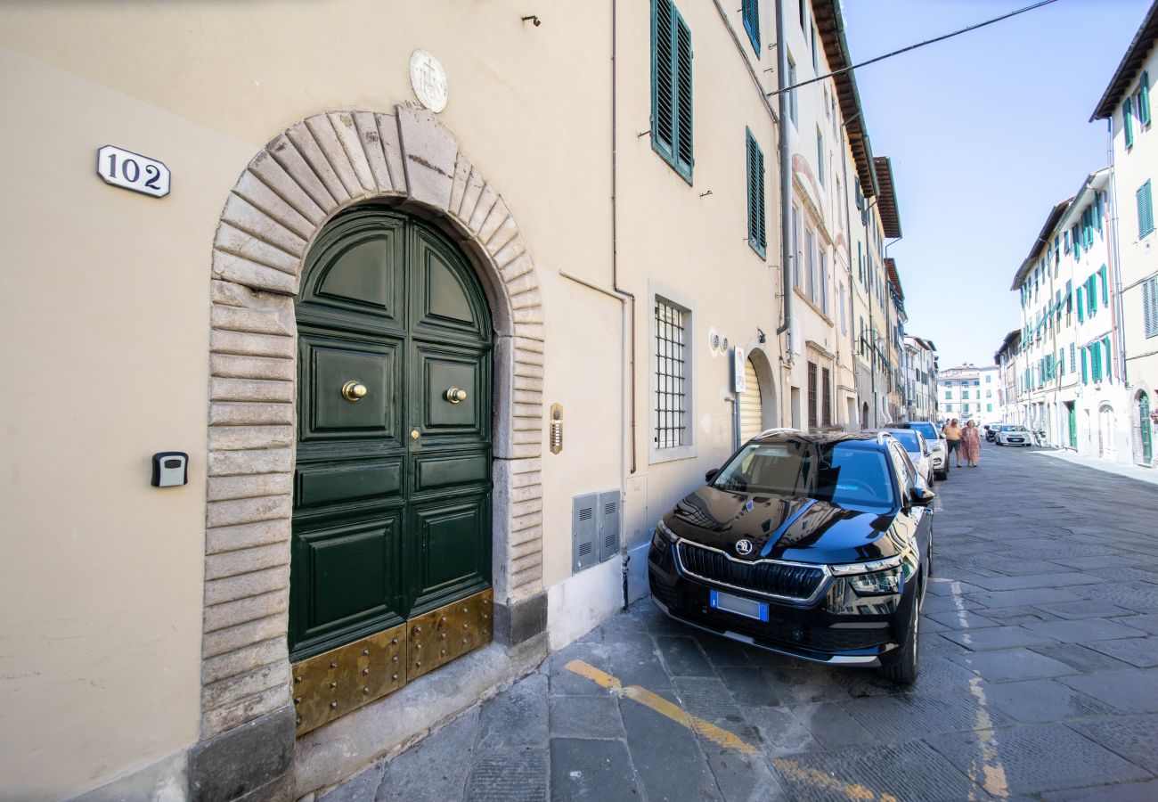 Apartamento en Lucca - Vue Sur Jardin in Center Town